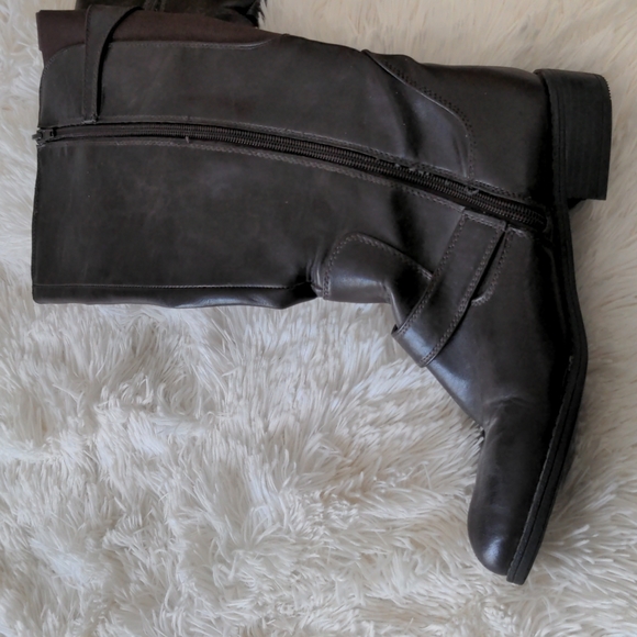 Brown boots - Picture 4 of 7